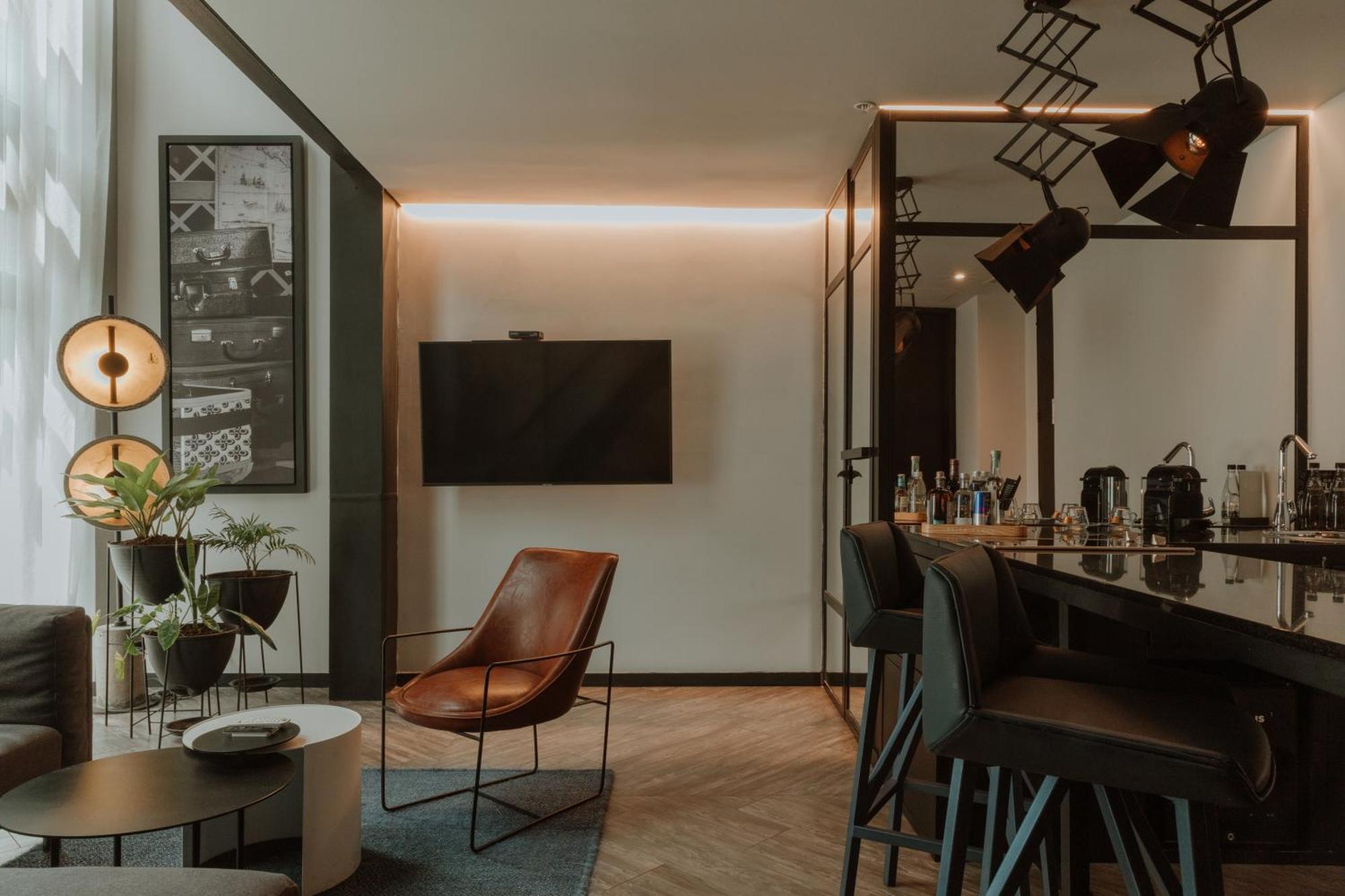 The Click Clack Hotel Medellin Ngoại thất bức ảnh A suite at the hotel