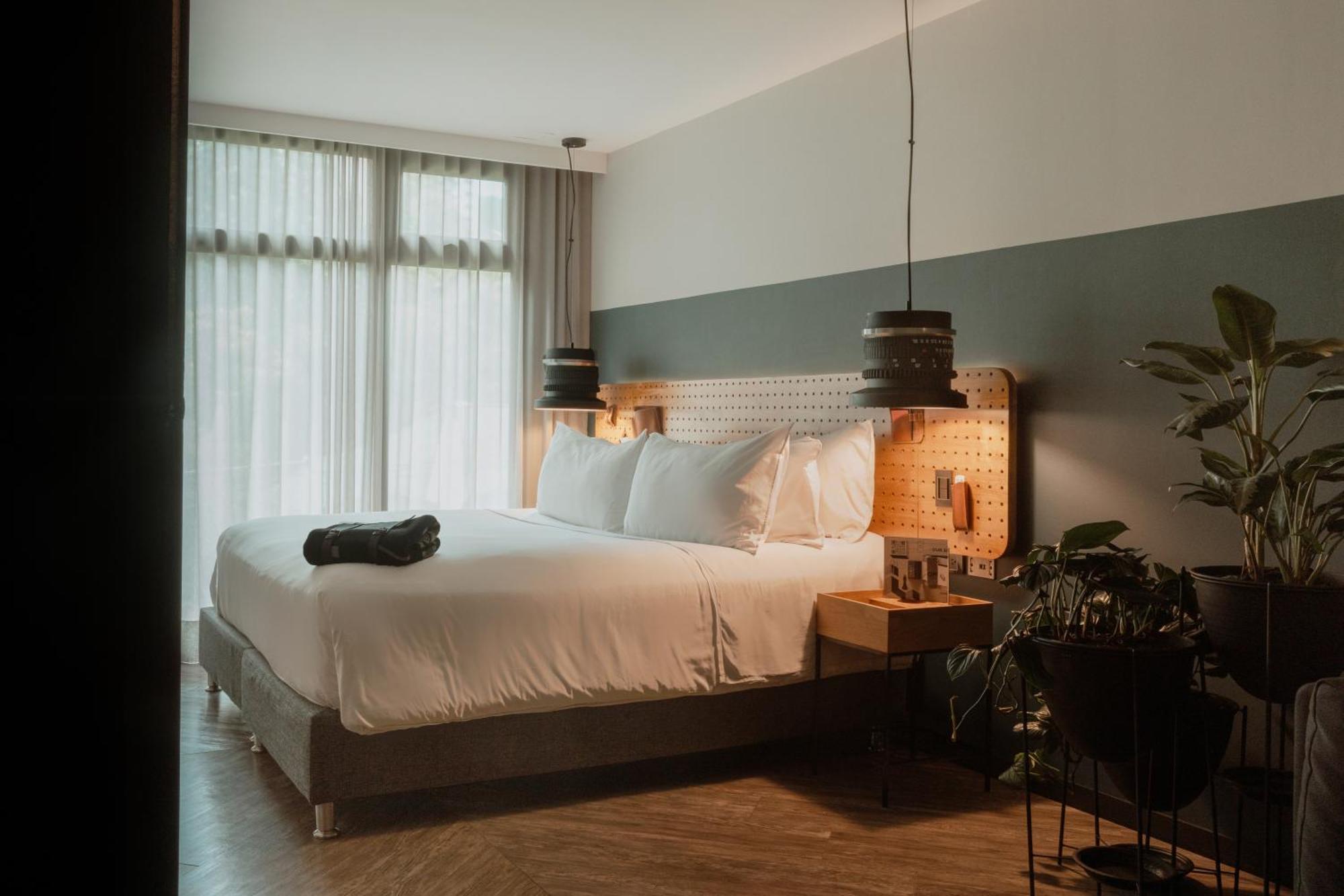 The Click Clack Hotel Medellin Ngoại thất bức ảnh A bedroom at the hotel