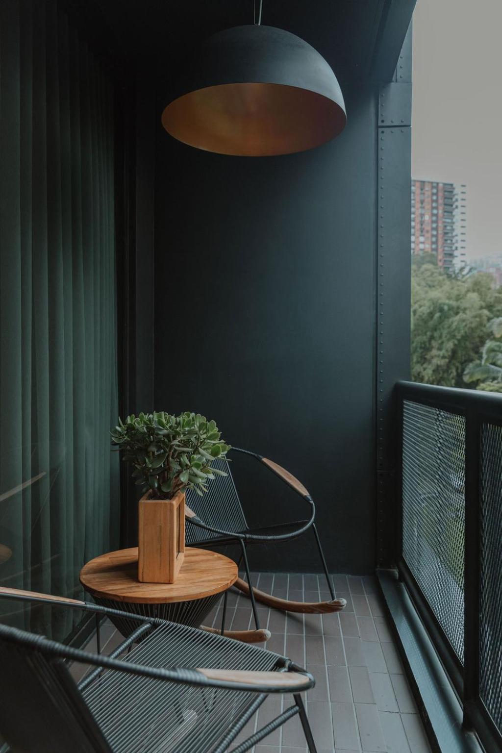 The Click Clack Hotel Medellin Ngoại thất bức ảnh A balcony in a residential building in China