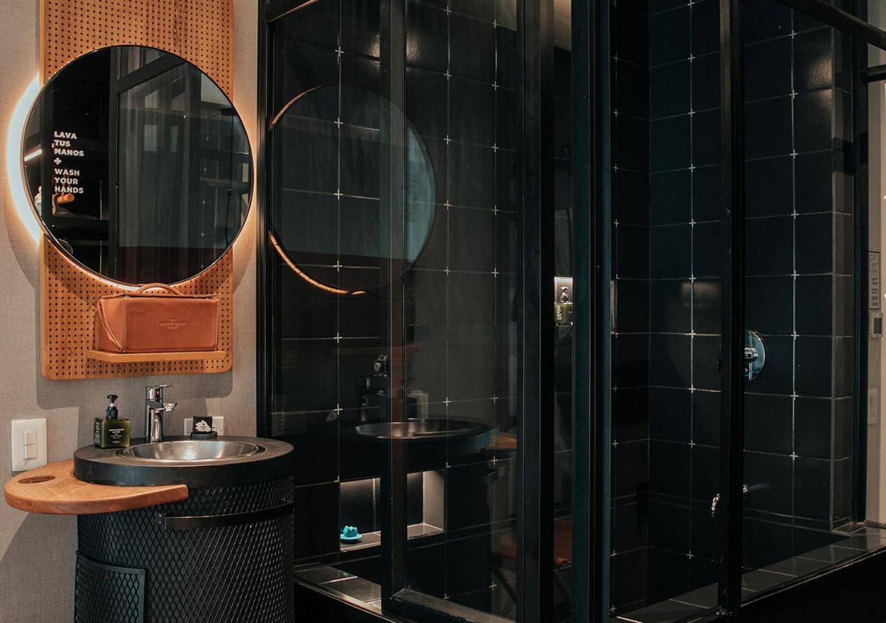 The Click Clack Hotel Medellin Ngoại thất bức ảnh Bathroom at the Standard East Village