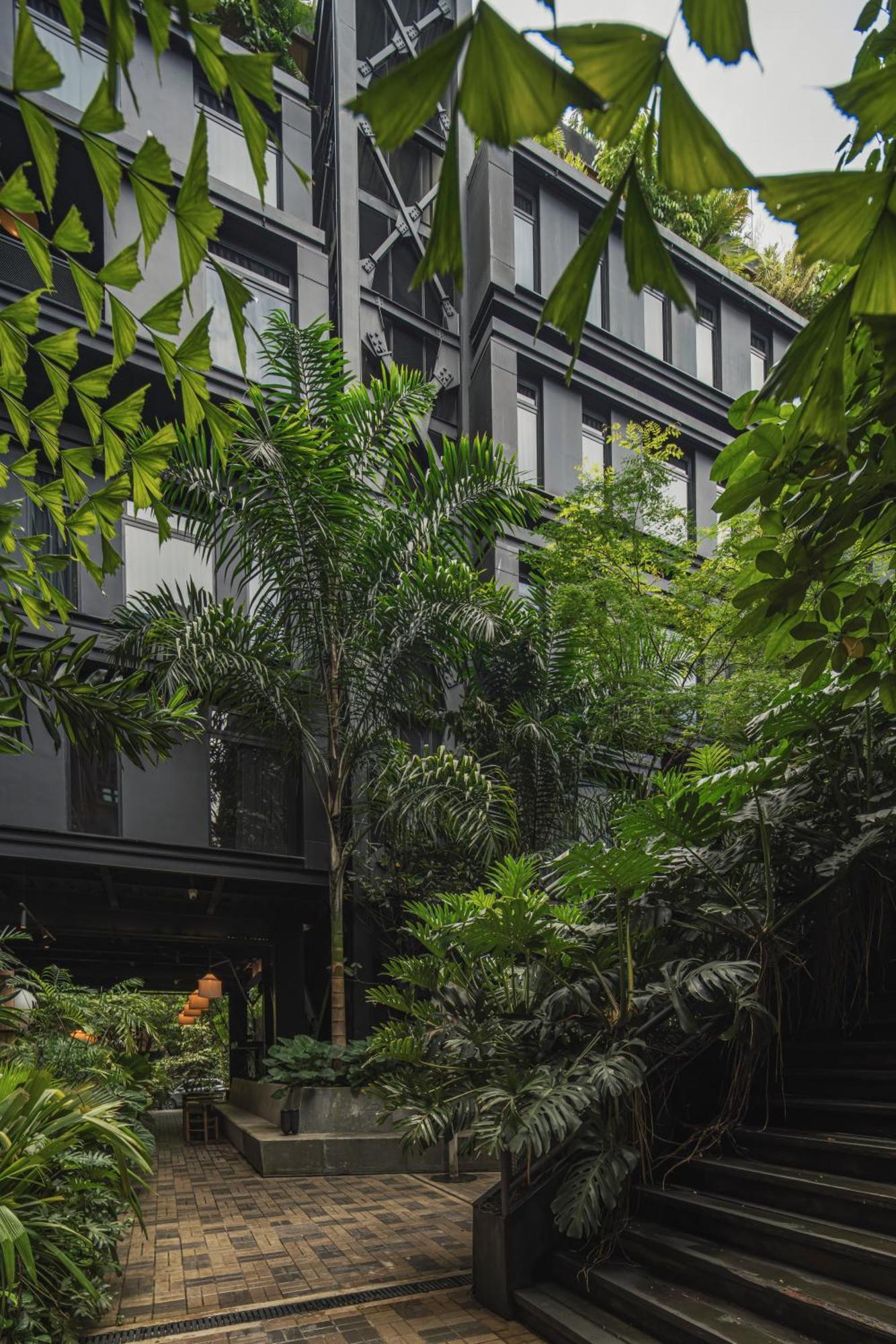The Click Clack Hotel Medellin Ngoại thất bức ảnh The interior courtyard of the building